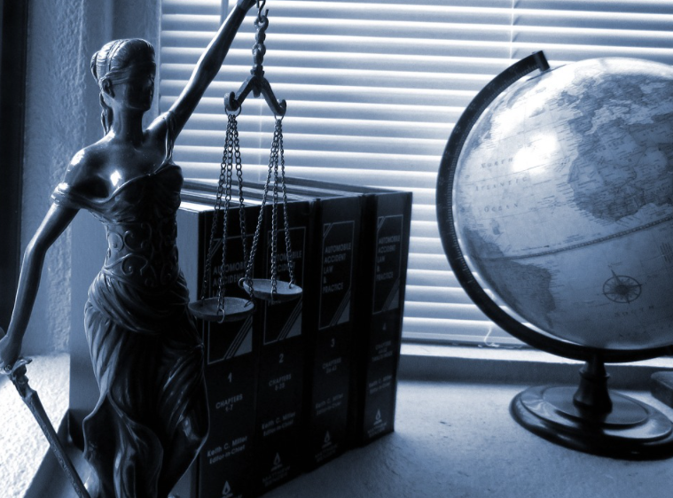 Essential Tips to Find a Perfect Green Card Lawyer